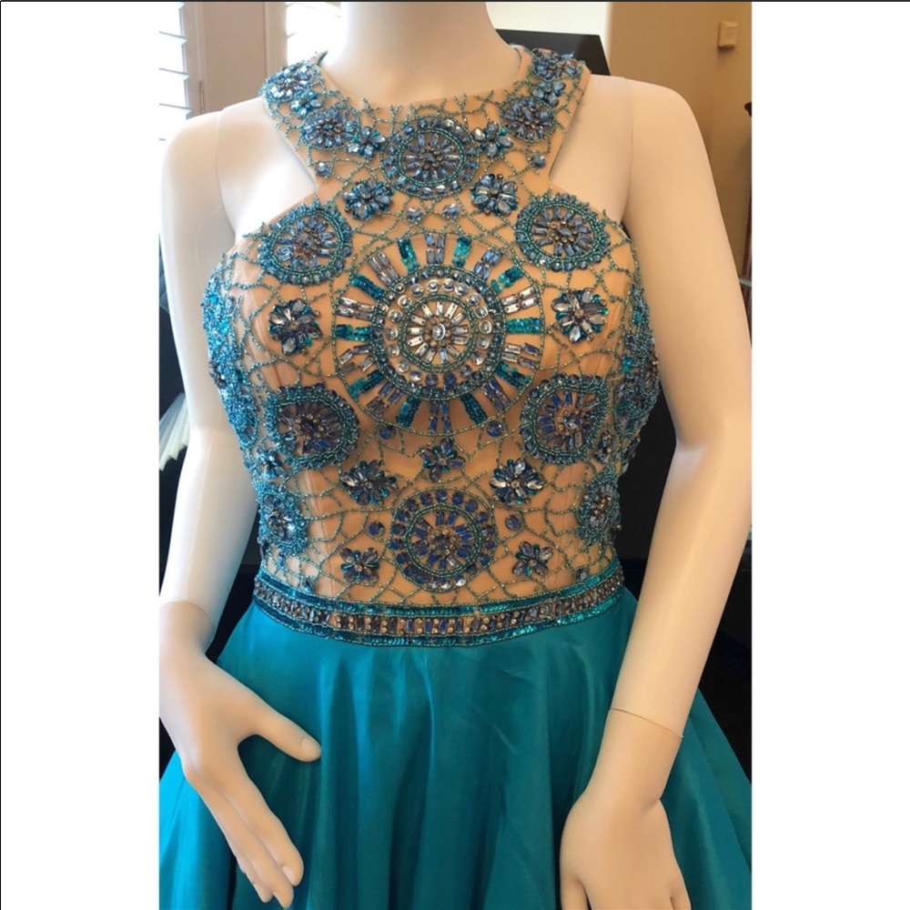 Dress - Picture 3 of 4
